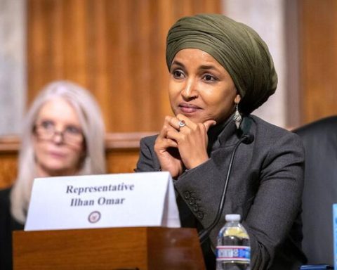 Oduzet telefon Ilhan Omar, sudske pozive dobili i njeni rođaci