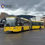 Žuti zglobni autobus KJKP GRAS Sarajevo na terminalu, fotografija ustupljena uz dozvolu